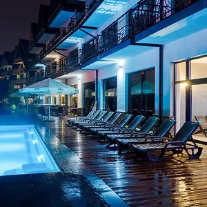 מלון Paryski Art & Business - Basen Jacuzzi Sauna Malpi Gaj, זקופאנה